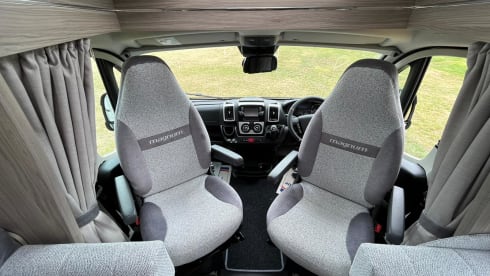 MINDY – 2022 Luxury 4 berth Elddis Magnum GT Motorhome