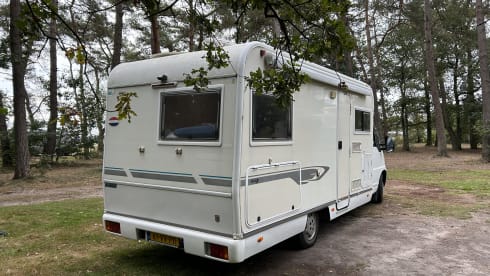 2p Elnagh semi-integrated uit 2001