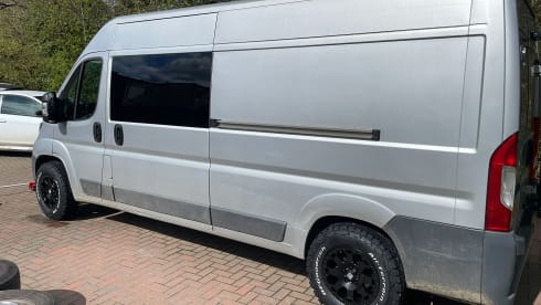 Frellie – Peugeot Boxer-Umbau - 2 Schlafplätze