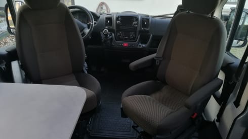 Roja │ Spacious and luxurious double camper