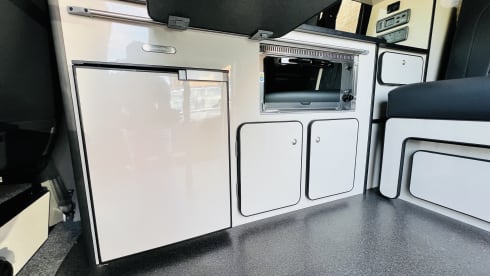 Barney – 'LUXURY' Volkswagen T6.1 Campervan 