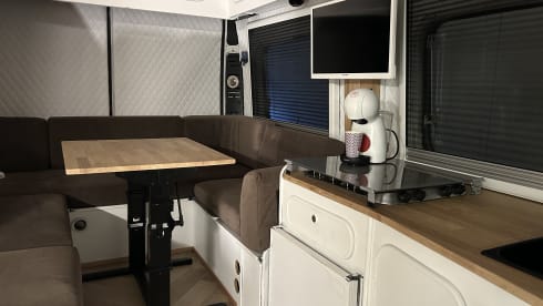 2p Peugeot bus uit 2010