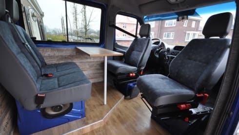 Type 6 – Nice hip bus camper with fixed bed