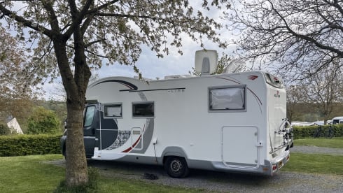 Integral 4 person camper super luxury 