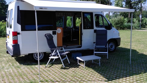 2-person Peugeot campervan from 1997