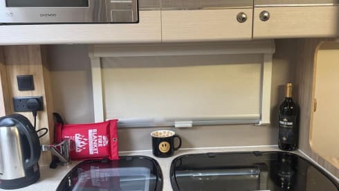 Cezar&Cleo – Eldis Majestic 185 , 4 Berth and 4 belt