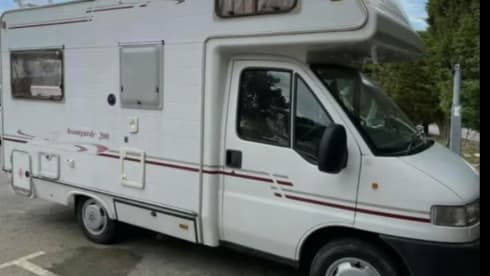 Luna – 4 berth Peugeot alcove from 2001