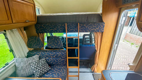 Cosy Family Camper – Complete cozy family camper with large garage 5p Hymer