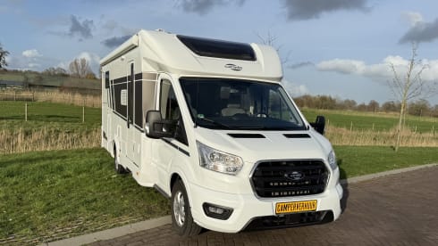Making Memories 3 – 4persoons Ford Carado T447 half integraal uit 2025 met een Hefbed