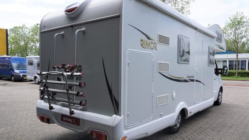 Rimor Katamarano 9 | Alcove | 2013 | 7 places | 3 bunk bed