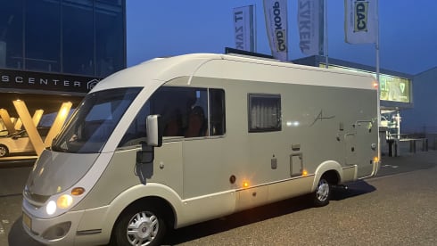 Spacious Luxury Camper 4/5p | hp 170 | transverse bed & lifting bed | complete inventory 