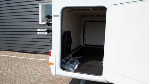 Luxe Sunlight V66 Adventure, semi-integrated camper