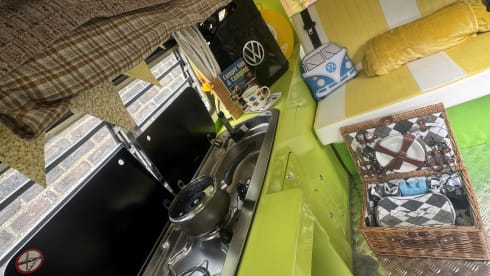 Vale – 4 berth Volkswagen campervan from 1979