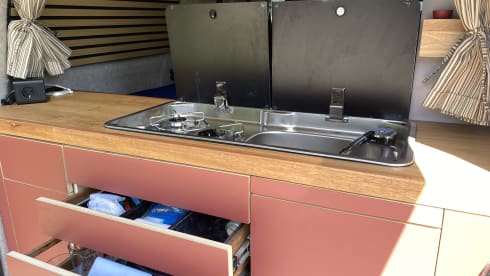 Off-grid & Buitenkeuken genieten., met deze luxe VW-T6