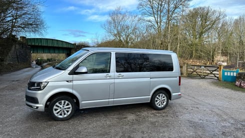 Joebow – 4 berth Volkswagen camper van 2018