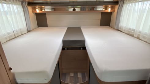 Knaus – Luxury KNAUSS, self-sufficient, length beds, 2x air conditioning, solar, XXL garage. 