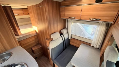 4 berth fixed bed motorhome