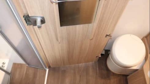 T69L – Hele mooie ruime 4 persoons Sunlight camper uit 2023, veel bergruimte.