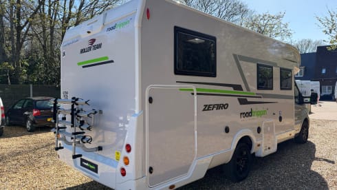 The Pyrenees – 2025 Automatische rolwagen met 4 slaapplaatsen Team Zefiro 685