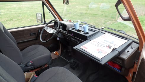 Choco! – Chocolate! Retro holiday bus for the ultimate road trip!