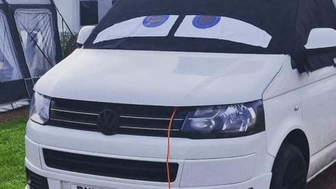 Falcon – 4 berth Volkswagen campervan from 2014