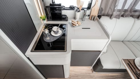 2026 4P McLouis 870+roof air conditioning, automatic 180 hp, bicycle rack, LPG, underfloor heating 