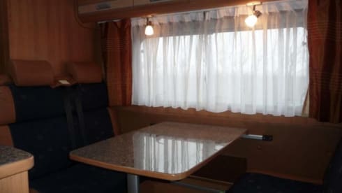 Dethleffs A5881 – Luxury 6-person Dethleffs camper 2x Airco, Navi, bunk bed