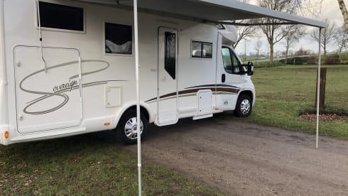 Beautiful 2 to 5 person MC Louis Sovereign 60G motorhome