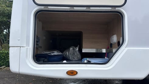 Bee – Fabulous six berth, five seat belt spacious motorhome 