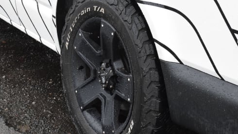 Sully – 2/3 Berth Boutique Off Grid Adventure Van near the Peak District.