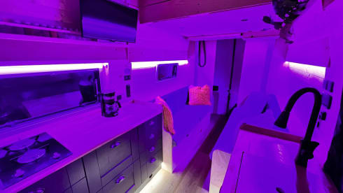 Trekker – Peugeot Boxer Electric Bed/Lithium powered/off-grid  2Berth