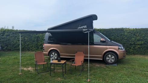 Exclusive camper van VW T5 with pop-up roof
