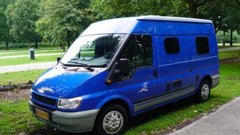 Sky – 2p Ford bus uit 2005