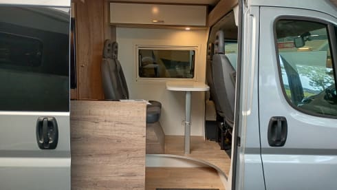 2p Peugeot bus from 2011