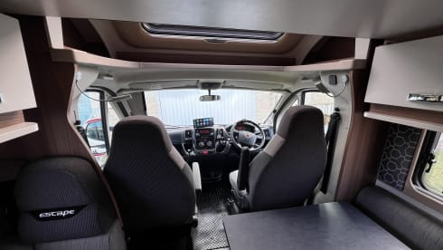 ScotlandCamp – Luxury Swift Escape 695 5 seatbelts 6 berth