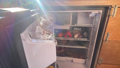 Meddy – 2 persoons ruime Mercedes bus 2009