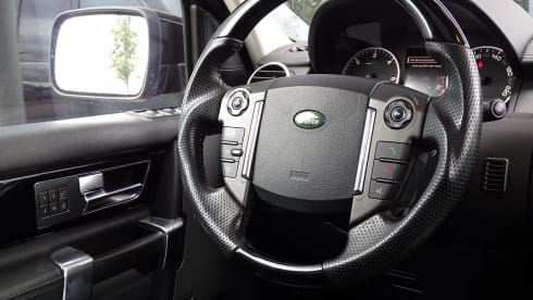 Disco – 2p Land Rover with roof tent 