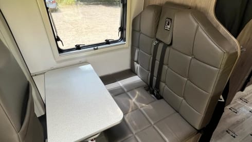 Buster – Autobus Peugeot a 4 posti letto del 2022