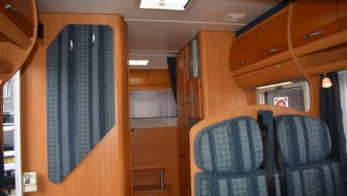 Campie – Complete LMC Liberty with 4 seats and 6 sleeping places