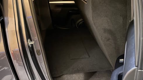 Real-Lite – Toyota Hilux (2025) with camper unit