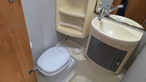 6p Dethleffs alcove uit 2006