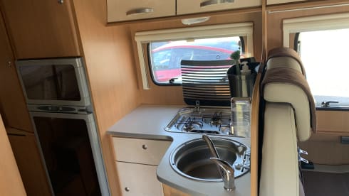 Bennie – Benimar Alcove camper - 5 persons - family camper 