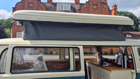 Daisy – Iconic Blue 1970s VW Camper