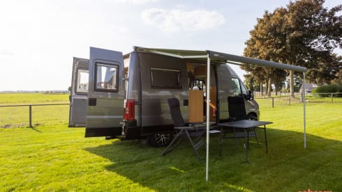 Beautiful bus camper from 2005