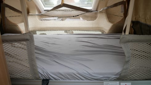 Chausson Flash 16, 4-person, longitudinal beds, pull-down bed!!