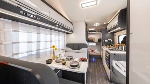 2024 Roller Team 675 Auto  – 6 sleeper Over cab bed & bunks