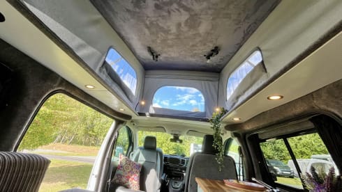 Woody – ⚡ Eco-Friendly Electric Campervan – Sustainable Adventures in Style