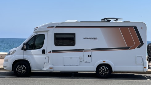 Weinsberg 600MF Pepper Edition – Very complete new 2-person semi-integrated camper (June 2022)