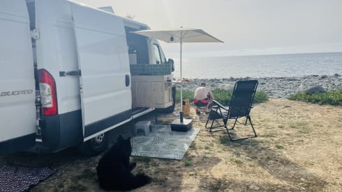 Off-grid 2-person campervan 