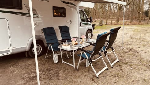 LMC Family Alcove Camper 6 persons Space saver! 